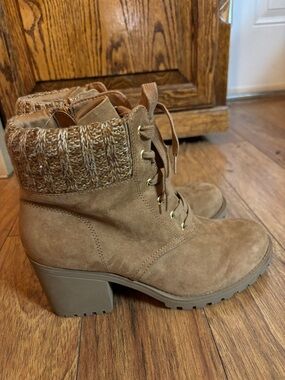 me too Tan Knit-Cuff Lace-Up Block Heel Ankle Boots